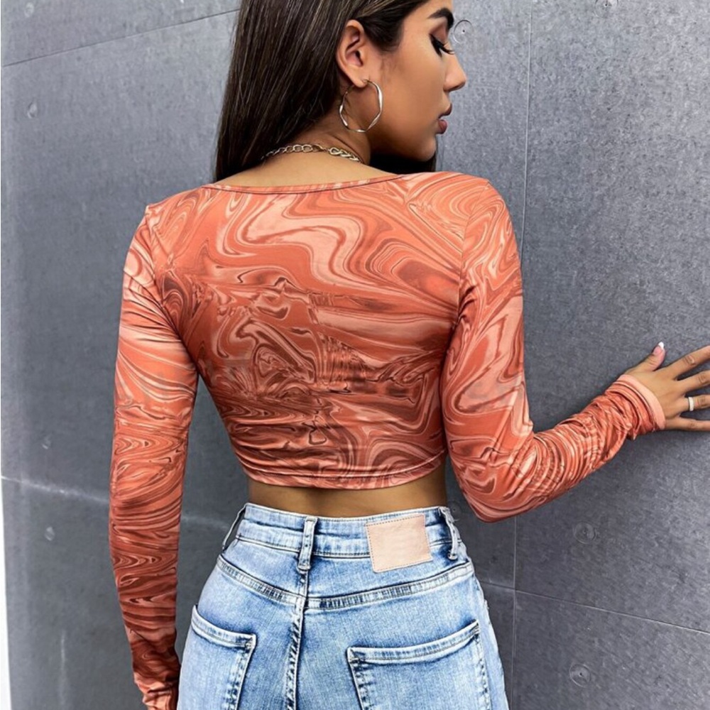 Marble Pattern Crop Top - Picture 2 of 4